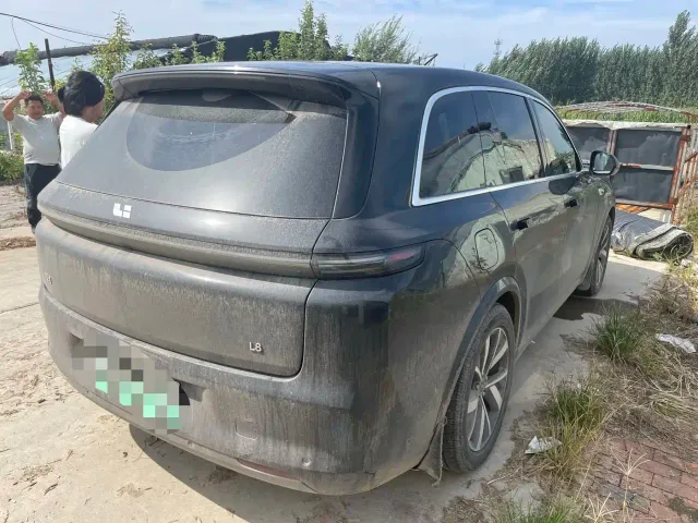 Li Auto L8 — Фото автомобиля 3