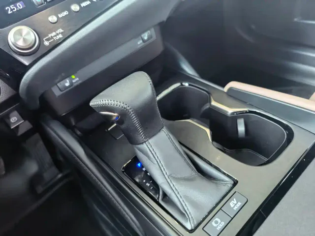 Lexus ES — Фото автомобиля 10