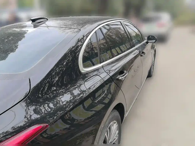 Hongqi H5 — Фото автомобиля 4