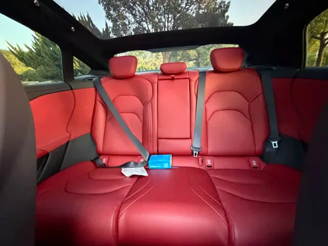 Xiaomi SU7 — Фото автомобиля 13