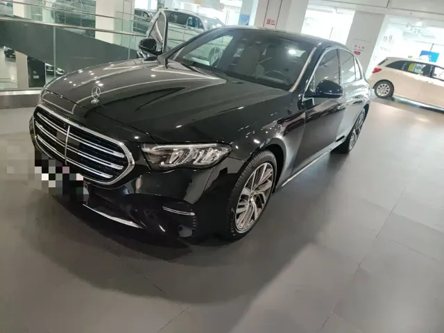 Mercedes-Benz E-Class — Фото автомобиля 2