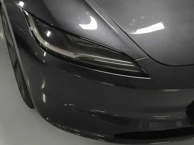 Tesla Model 3 — Фото автомобиля 18