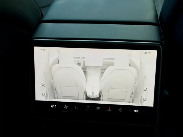 Tesla Model 3 — Фото автомобиля 14