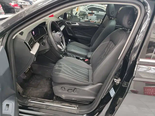Volkswagen Tiguan L — Фото автомобиля 14