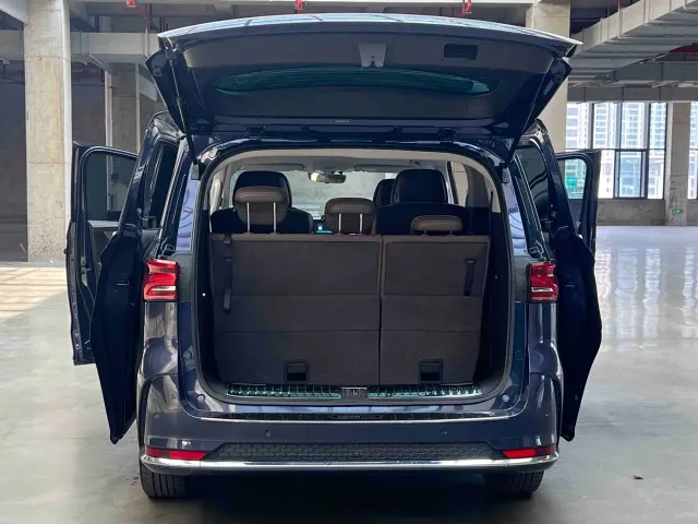 Roewe iMAX8 — Фото автомобиля 7