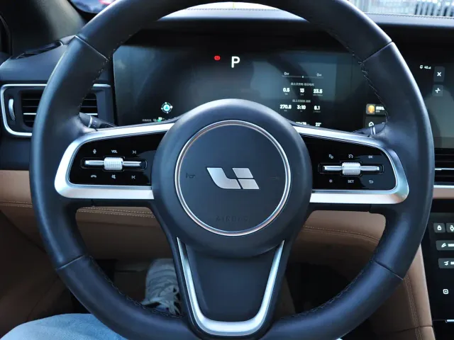 Li Auto ONE — Фото автомобиля 9
