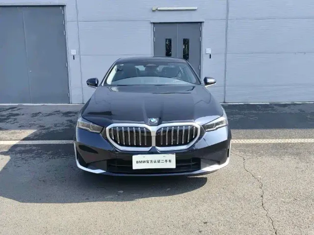 BMW 5 Series — Фото автомобиля 5