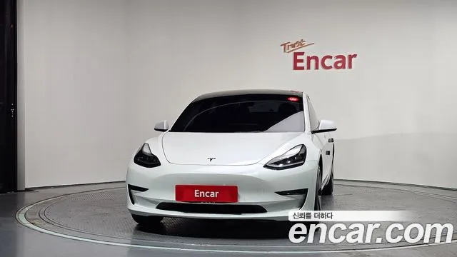 Tesla Model 3 — Фото автомобиля 2