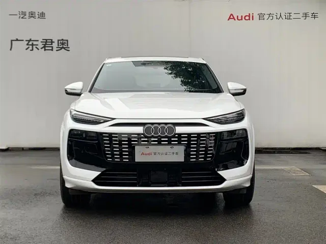Audi Q6L e-tron — Фото автомобиля 2