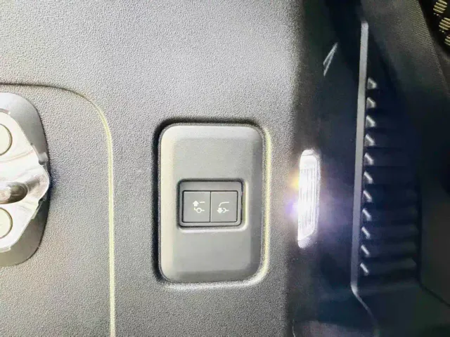 Land Rover Land Rover Defender 2025 90 3.0T P400 X-Dynamic HSE — Фото автомобиля 19