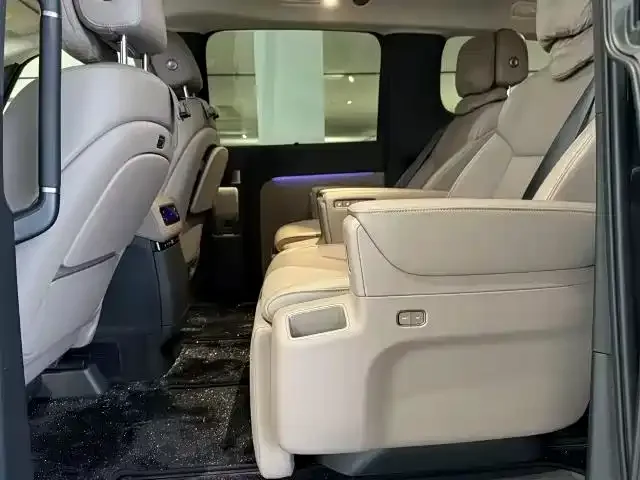 Li Auto Li Auto MEGA 2025 Model Home Family Special Edition — Фото автомобиля 5