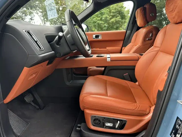 Li Auto L9 — Фото автомобиля 8