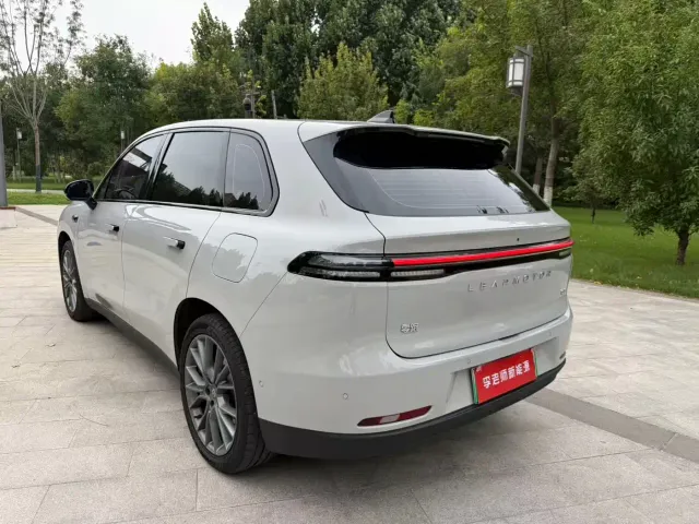 Leapmotor C10 — Фото автомобиля 8