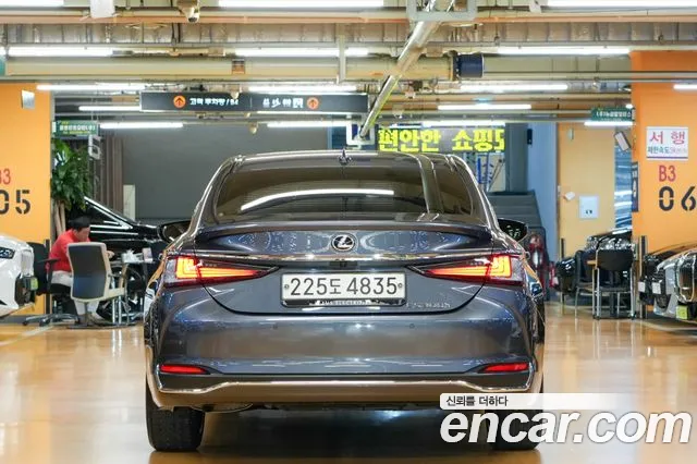 Lexus ES 7th Gen — Фото автомобиля 4