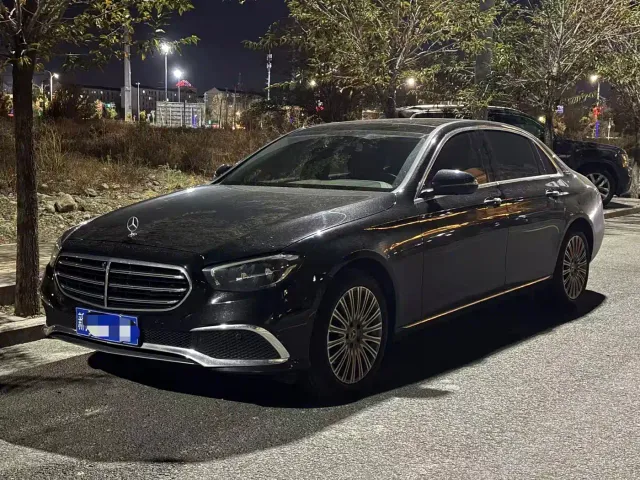 Фотография автомобиля — Mercedes-Benz E-Class