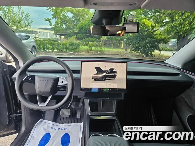 Tesla Model Y — Фото автомобиля 10
