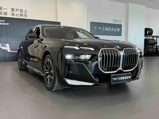 BMW 7 Series — Фото автомобиля 3