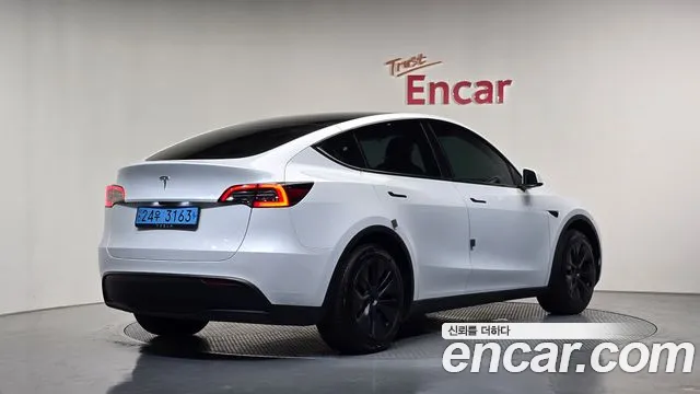 Фотография автомобиля — Tesla Model Y