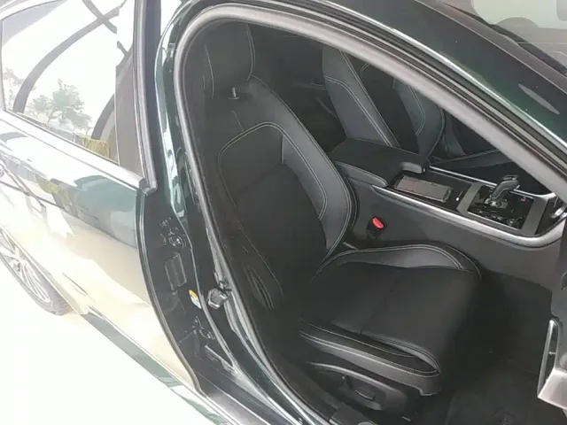 Jaguar XEL — Фото автомобиля 24