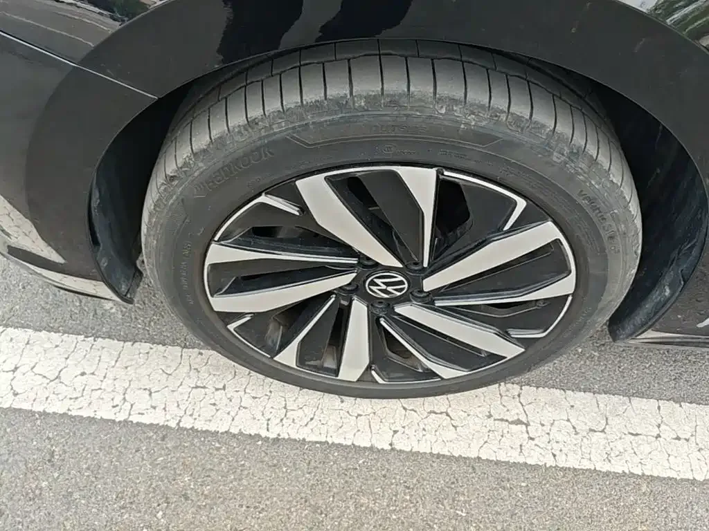 Volkswagen Passat 2025 Outstanding 380TSI Dragon Soaring Edition — Фото автомобиля 24