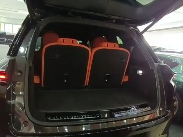 Li Auto L8 — Фото автомобиля 18