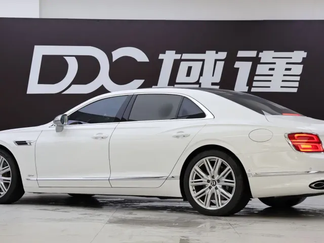 Bentley Flying Spur — Фото автомобиля 6