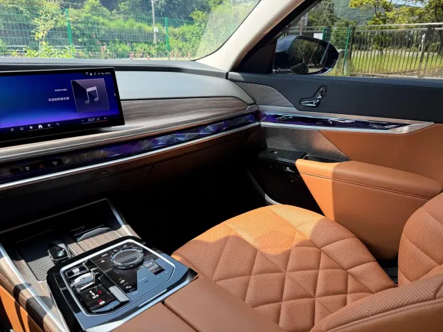BMW 7 Series — Фото автомобиля 13
