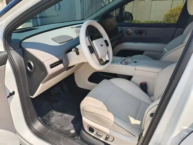 Li Auto Li Auto i6 2025 2WD Base Model — Фото автомобиля 14
