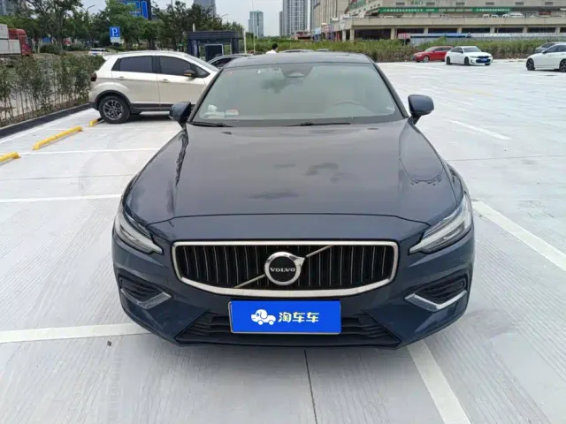 Volvo S60 — Фото автомобиля 2