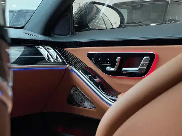 Mercedes-Benz S-Class — Фото автомобиля 24