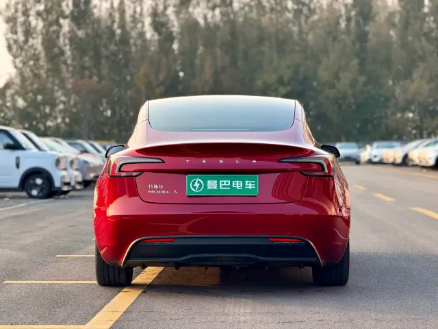 Tesla Model Y — Фото автомобиля 5