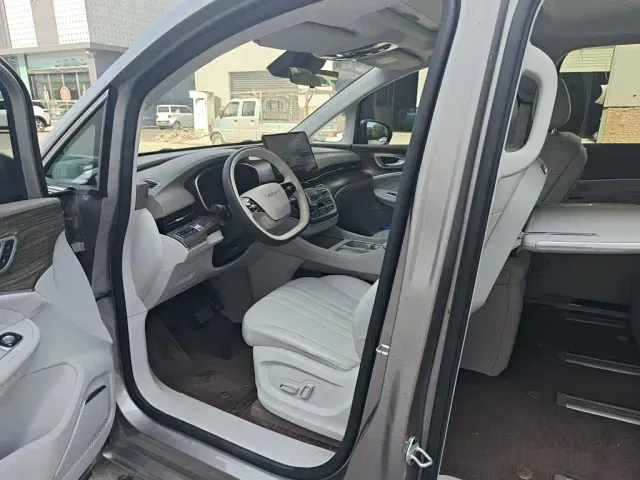 Roewe iMAX8 — Фото автомобиля 8