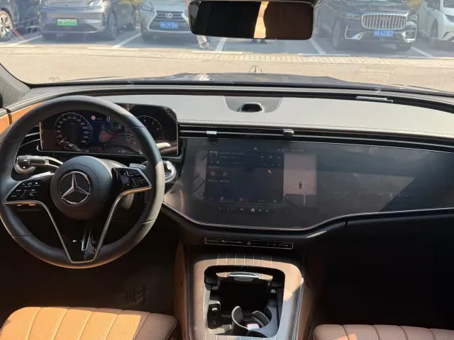 Mercedes-Benz E-Class — Фото автомобиля 8