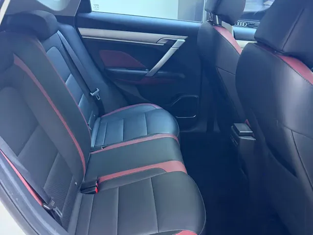 Geely Binyue — Фото автомобиля 11