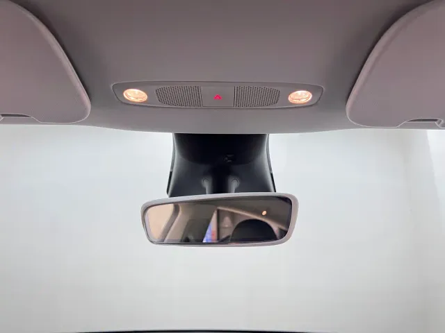 Tesla Model Y — Фото автомобиля 21