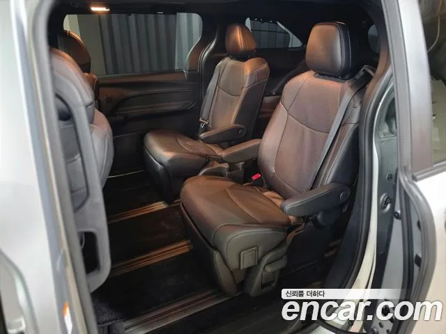 Toyota Sienna — Фото автомобиля 11