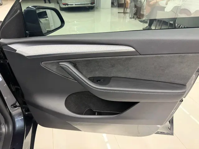 Tesla Model Y — Фото автомобиля 7