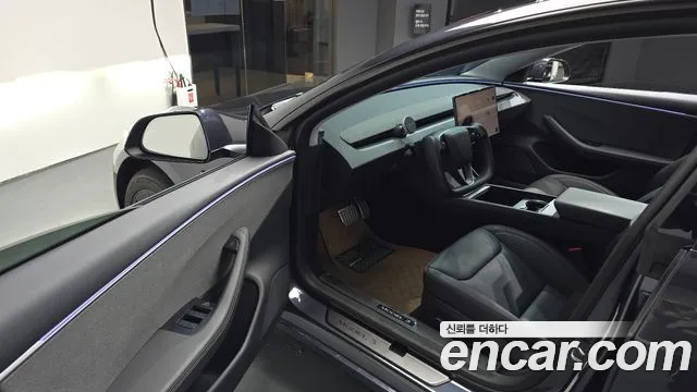 Tesla Model 3 — Фото автомобиля 15