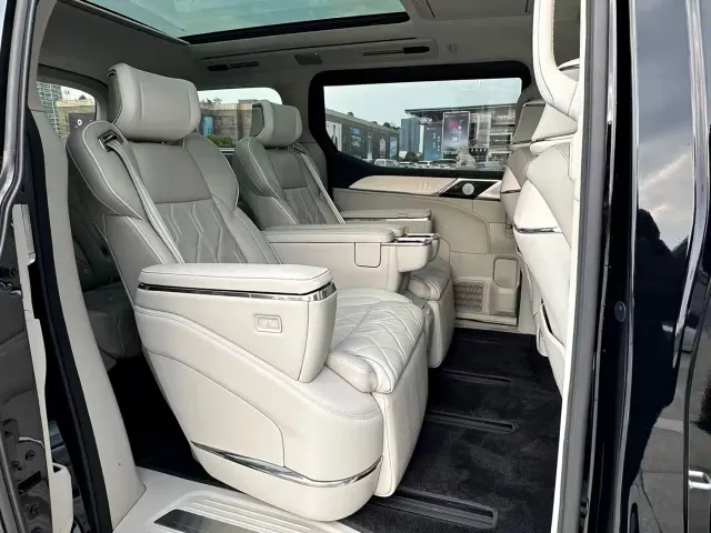 Volvo EM90 — Фото автомобиля 11