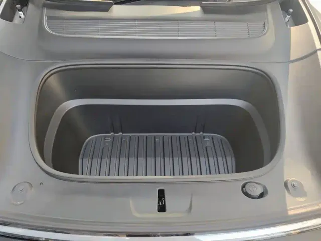 Tesla Model Y — Фото автомобиля 15