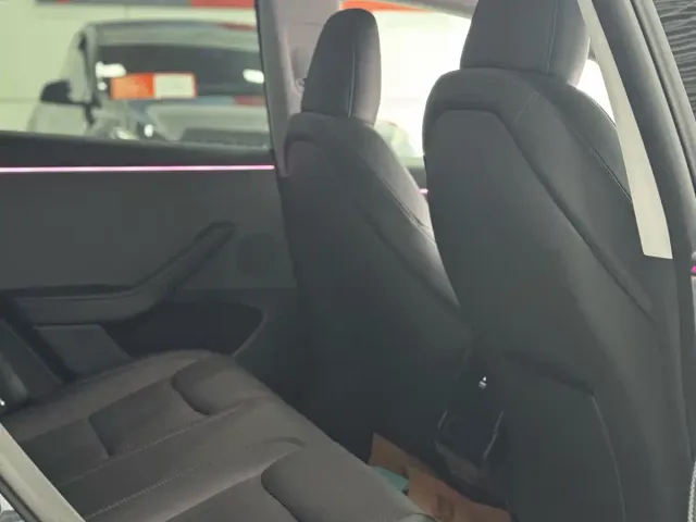 Tesla Model 3 — Фото автомобиля 13