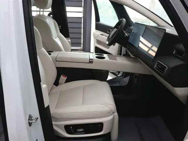 Li Auto MEGA — Фото автомобиля 27