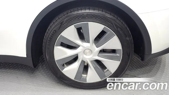 Tesla Model Y — Фото автомобиля 5