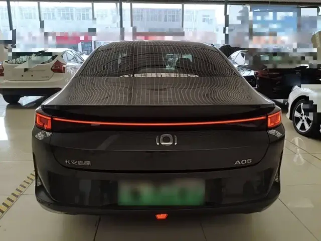 Changan Qiyuan A05 — Фото автомобиля 5