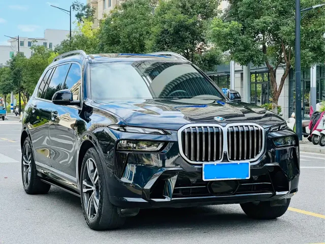 BMW X7 — Фото автомобиля 2