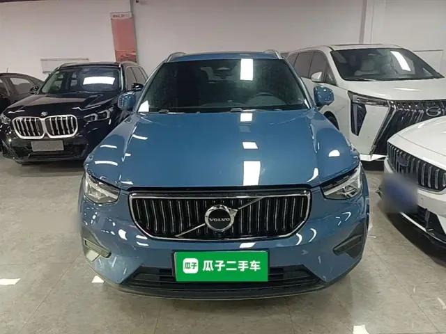 Volvo XC40 — Фото автомобиля 2