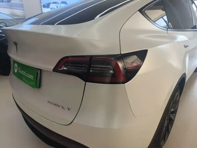 Tesla Model Y — Фото автомобиля 7
