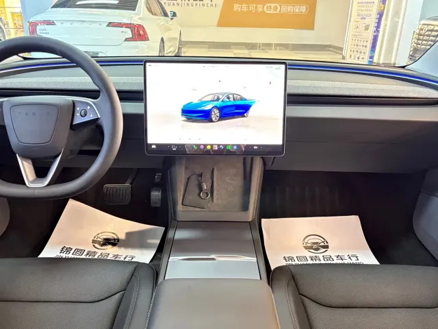Tesla Model 3 — Фото автомобиля 14