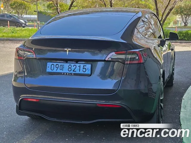 Tesla Model Y — Фото автомобиля 6
