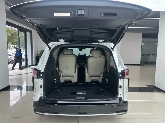 Toyota Sienna — Фото автомобиля 19